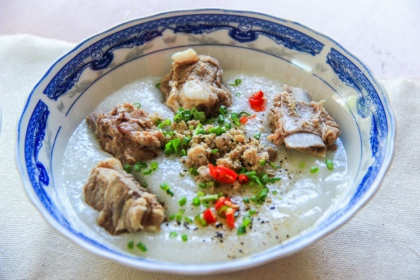 Cách nấu cháo sườn non nóng hổi, ấm bụng ngày đông
