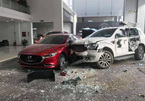 Nữ tài xế tông chết người, vỡ showroom ô tô: Xử sao người "đạp nhầm chân ga"?