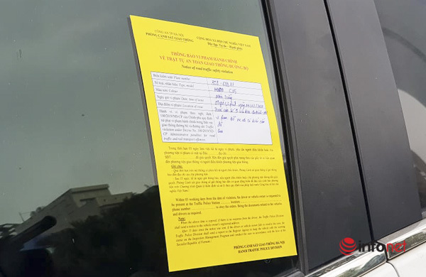 Hà Nội: CSGT dán thông báo phạt nguội ô tô vi phạm dừng, đỗ