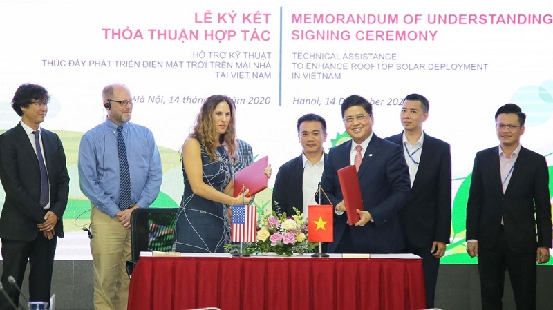 EVN và USAID ký kết hợp tác phát triển điện mặt trời mái nhà tại Việt Nam