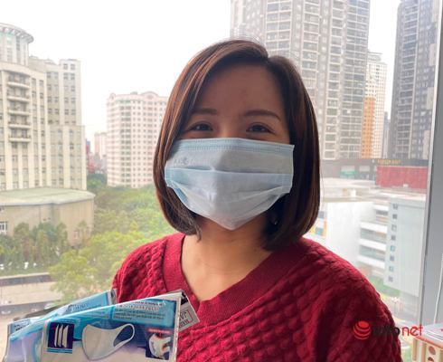 Khẩu trang giá rẻ hơn rau, dân buôn ôm tiền tỷ chật vật bán thu tiền lẻ