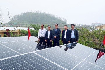 Quảng Ngãi: Bàn giao hệ thống điện mặt trời mái nhà cho Trường THPT Lý Sơn