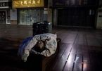 Trung Quốc: Trời lạnh không được bật lò sưởi, leo thang bộ thay cho thang máy