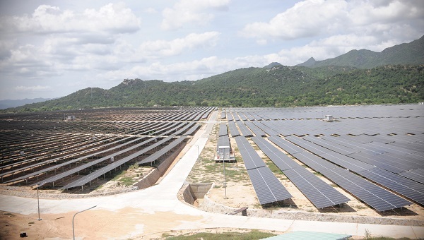 Khánh Hòa: Bàn giao 40 ha đất để triển khai dự án điện mặt trời hơn 1.000 tỉ đồng