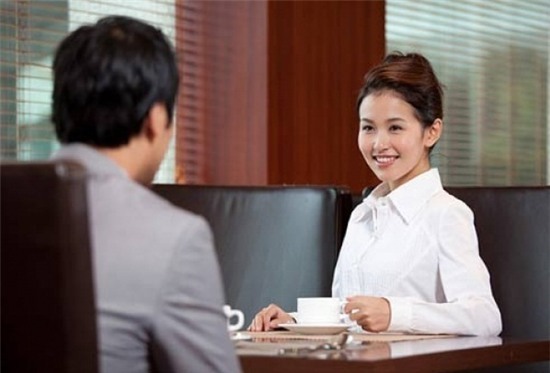 Vội tuyển nữ nhân viên xinh đẹp vừa ra trường, ông sếp rơi vào “thập diện mai phục”