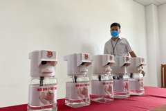 Độc đáo máy rửa tay sát khuẩn của sinh viên Đại học Đà Nẵng