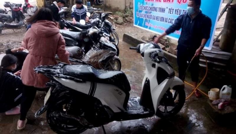 Thanh niên Hà Tĩnh rửa xe miễn phí quyên góp tiền tặng hộ nghèo ăn tết