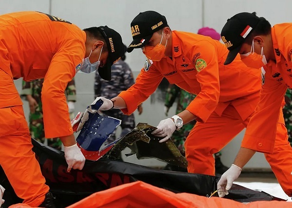 Tai nạn máy bay Indonesia: Lực lượng cứu hộ khoanh vùng tìm hộp đen