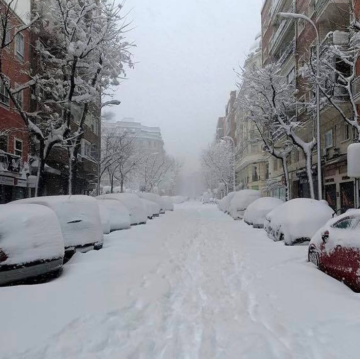 Khắp nơi trắng xóa, tuyết rơi dày kỷ lục trong 50 năm qua ở Tây Ban Nha