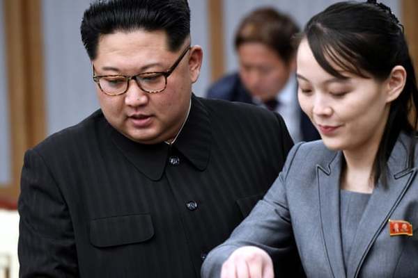 Em gái ông Kim Jong-un tái xuất, đập tan tin đồn mất chức