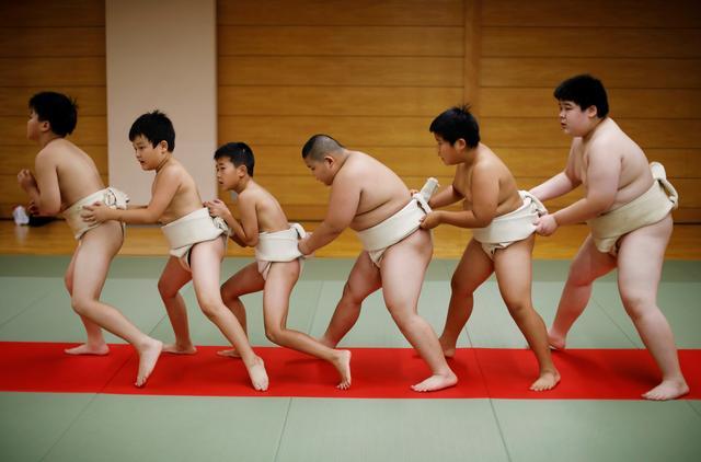 Bật mí bí kíp tập luyện của sumo 10 tuổi nặng 85kg
