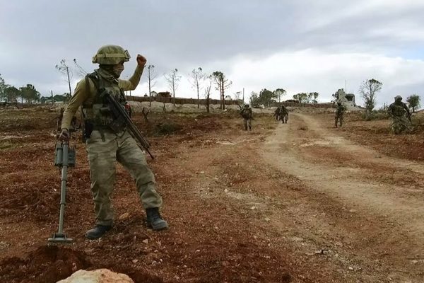Tình hình Syria: Thổ Nhĩ Kỳ vẫn tấn công bất chấp Nga điều thêm quân
