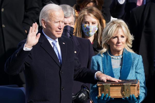 Khoảnh khắc tân Tổng thống Mỹ Joe Biden nhậm chức