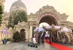 Choáng ngợp đám cưới "khủng" tại lâu đài dát vàng ở Ninh Bình