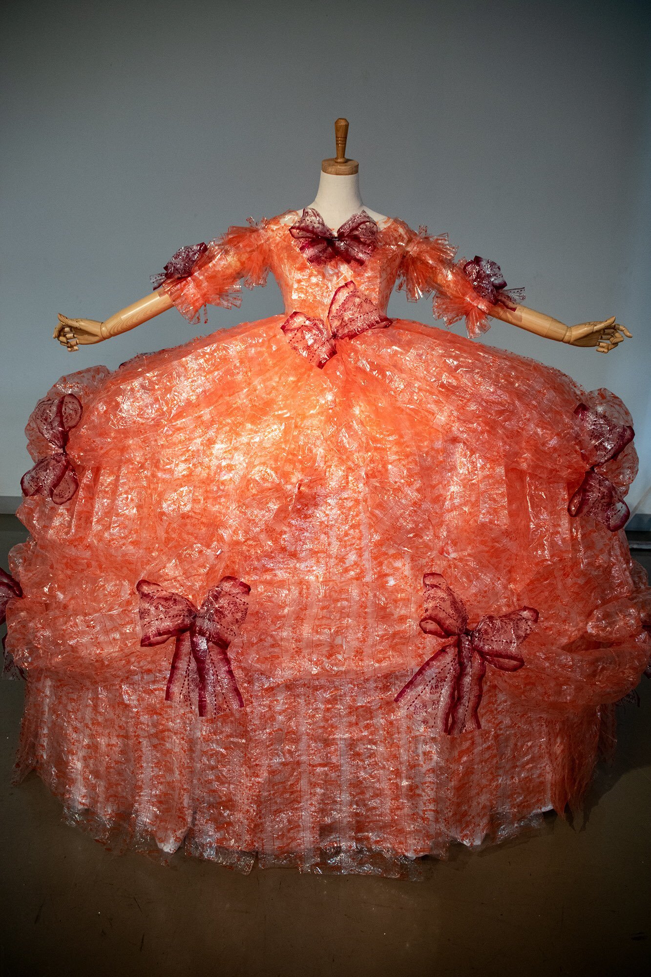 Hàng độc mùa Giáng sinh: Chiếc váy làm từ rêu giá hơn 20 triệu đồng