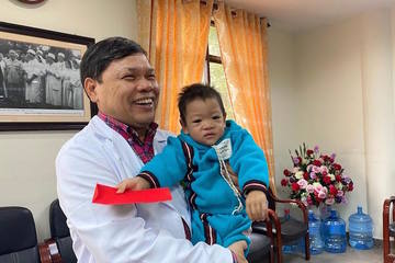 Xúc động cuộc 'viếng thăm' của sản phụ ung thư giai đoạn cuối quyết giữ con Nguyễn Thị Liên