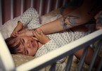 Bị trầm cảm sau sinh, mẹ quay sang bạo hành con 3 tháng tuổi