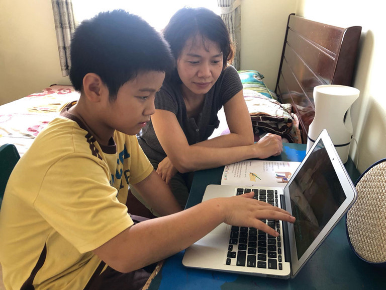 Hà Nội: Phụ huynh bất ngờ vì học sinh được nghỉ Tết sớm, đột ngột lại thành học trực tuyến