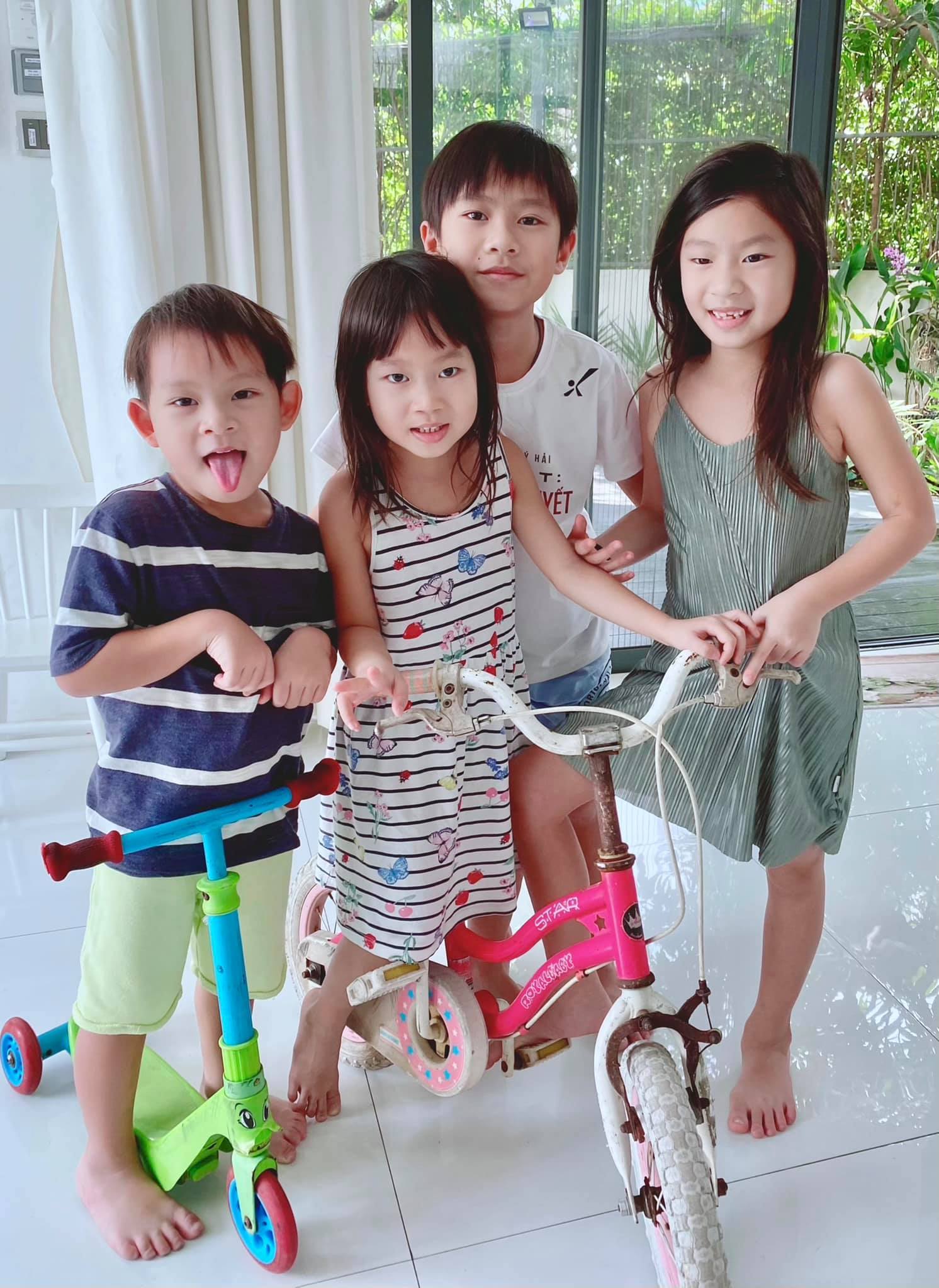 Nhìn việc 4 con nhà Lý Hải - Minh Hà làm ngày đầu nghỉ Tết đã thấy cách nuôi dạy khoa học