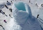 Núi lửa băng độc đáo ở Kazakhstan thu hút khách du lịch