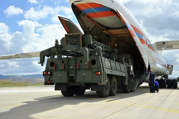 Chuyên gia Nga: Mỹ sẽ không thể thuyết phục Thổ Nhĩ Kỳ từ bỏ S-400