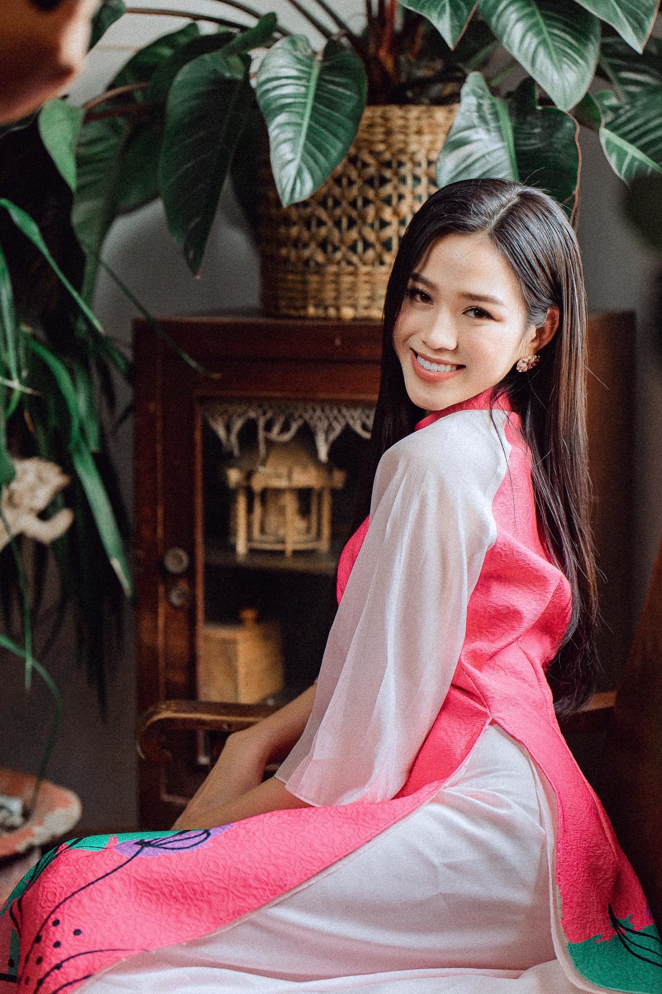 Hoa hậu Đỗ Thị Hà: 'Nên trải qua nhiều mối tình trước khi kết hôn'