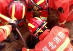 Cận cảnh giải cứu bé trai 7 tuổi bị rơi xuống giếng sâu 30m