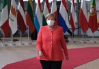 Khoảnh khắc bà Merkel quên khẩu trang thu hút sự chú ý