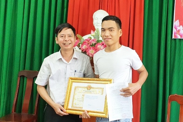 Quảng Nam: Trao giấy khen cho ‘người hùng’ cứu sống 3 học sinh bị đuối nước