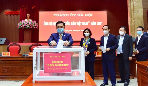Thành ủy Hà Nội ủng hộ Quỹ “Vì biển, đảo Việt Nam” năm 2021