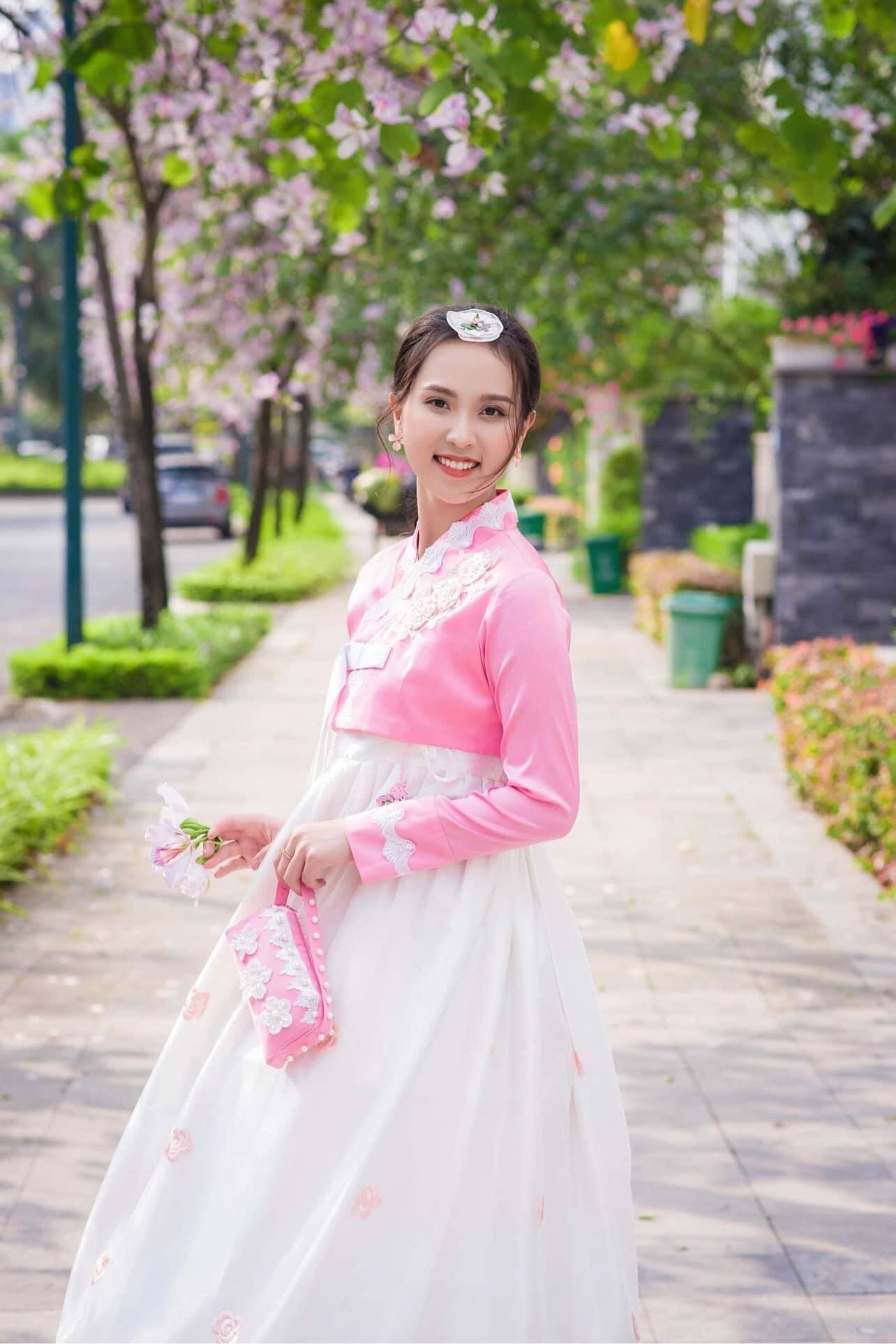 Cô nàng 10X “kém duyên” với Hoa hậu Việt Nam phấn đấu vươn xa trên con đường học vấn