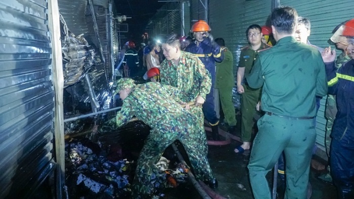 Điện Biên: Cháy lớn tại chợ Noong Bua, hàng chục ki ốt bị thiêu rụi