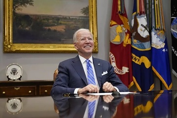 Tổng thống Biden bị chỉ trích thiếu cởi mở