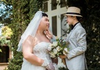 Bộ ảnh cưới "lạ đời" khiến người xem từ bật cười tới cảm phục