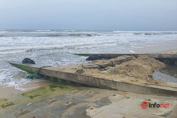 Huế: Kè chống sạt lở bờ biển hơn 300 tỷ đứt gãy ngổn ngang vì... sóng đánh