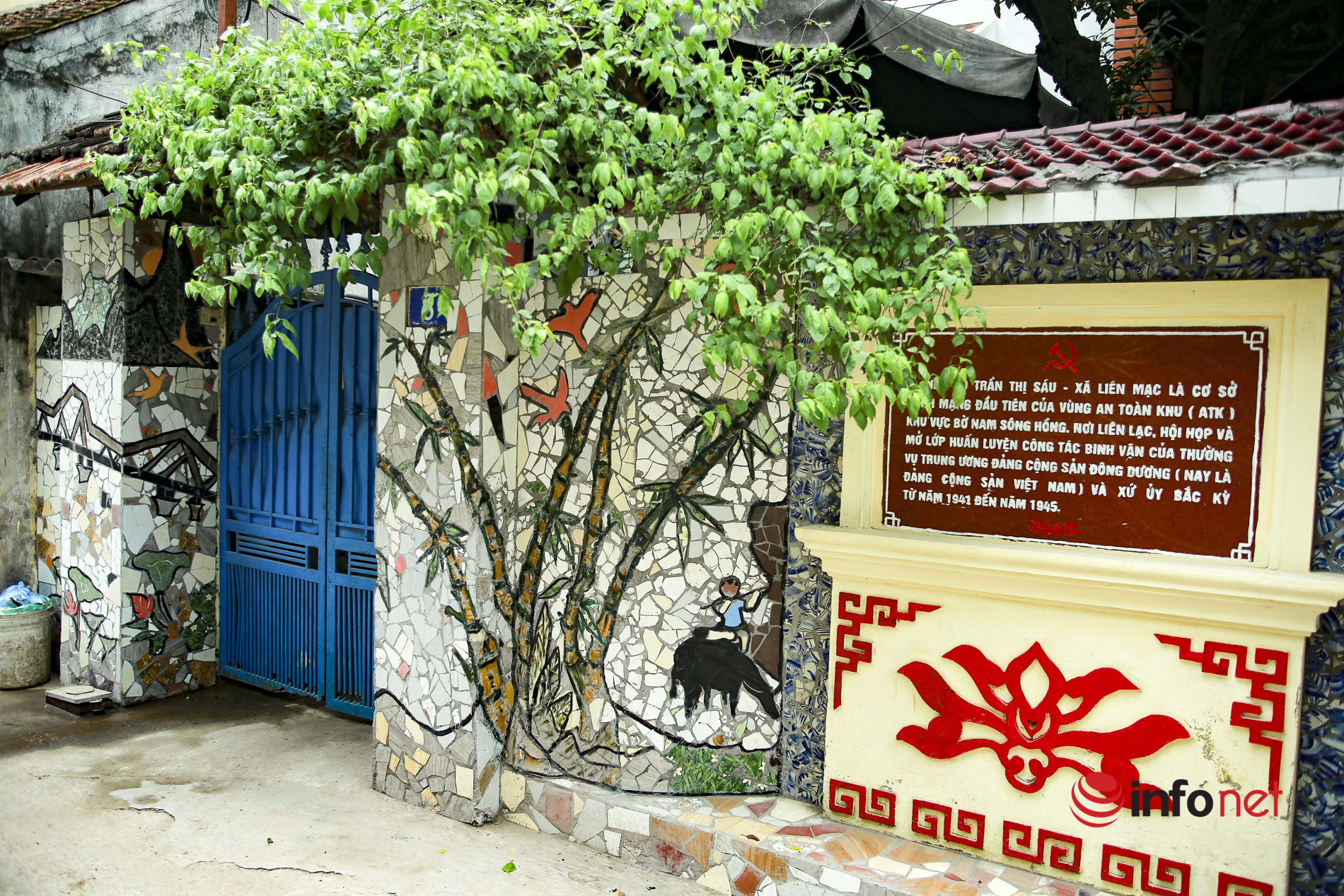 Độc đáo bức tường nghệ thuật được làm từ phế liệu ở Hà Nội