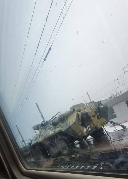 Nga triển khai xe bọc thép đến biên giới Ukraine?
