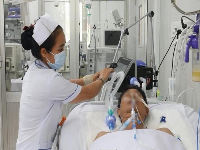 Hai bệnh nhân nguy kịch nghi bị ngộ độc patê chay  ở TP.HCM