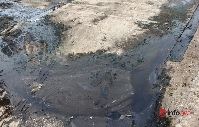 Nghệ An: Nước thải đen ngòm chảy thẳng ra sông Lạch Vạn, môi trường ô nhiễm nghiêm trọng