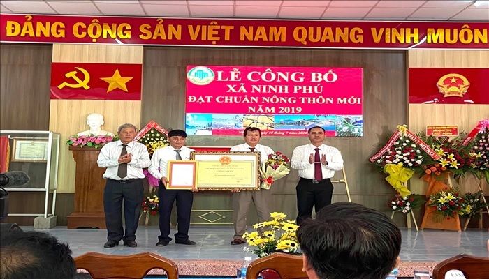 Công bố đạt chuẩn nông thôn mới năm 2020 cho xã Ninh Phú, Ninh Hòa