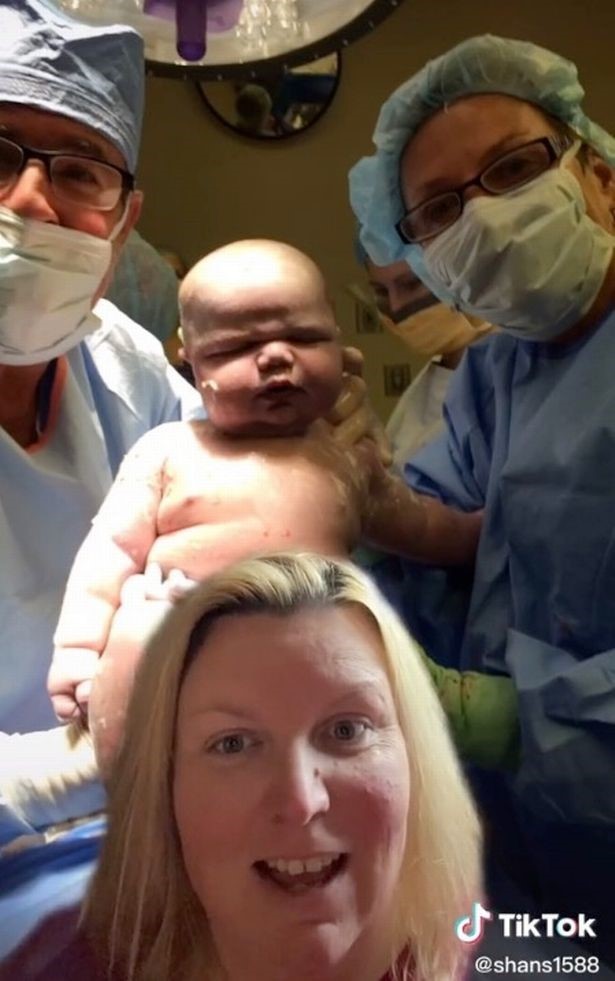 Bé trai chào đời nặng 6,4kg bằng 'con nhà người ta' 2 tháng