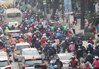 Sợ hãi muốn rụng tim vì "đặc sản" tạt đầu, võng vỉa của xe ôm công nghệ ở Hà Nội