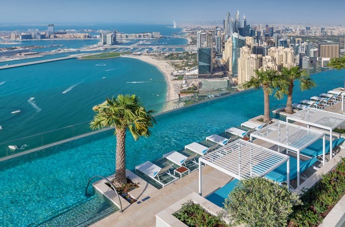 Chiêm ngưỡng bể bơi vô cực cao nhất thế giới ở Dubai