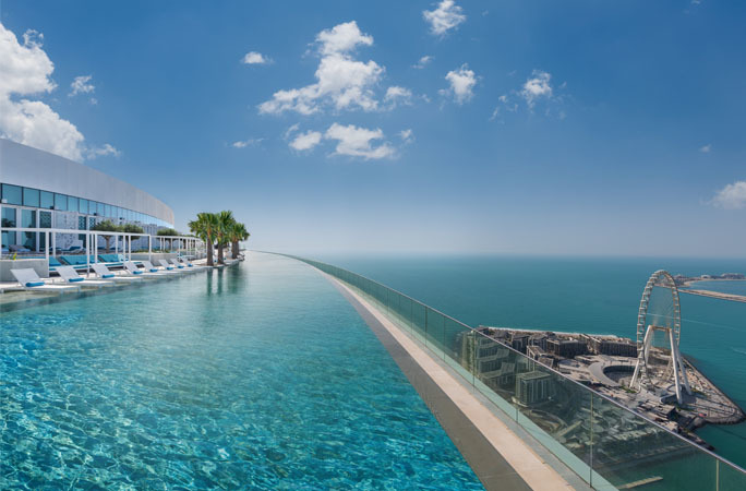 Chiêm ngưỡng bể bơi vô cực cao nhất thế giới ở Dubai