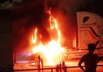 Quảng Nam: Xe đầu kéo nổ lốp, bốc cháy ngùn ngụt gần trạm thu phí