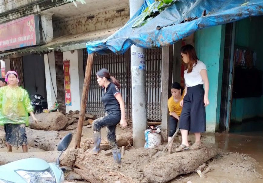 Lũ ống bất ngờ ập về ở Lào Cai, 2 người chết, 1 người mất tích