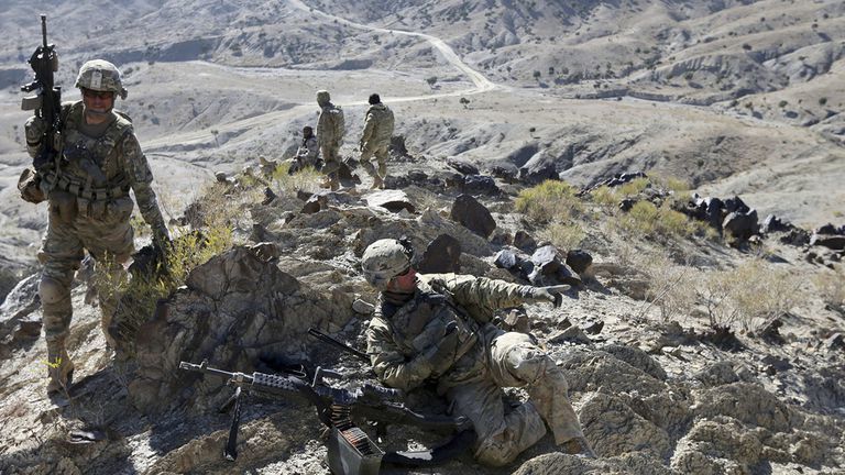 Ai đứng sau quyết định rút lực lượng Mỹ khỏi Afghanistan?