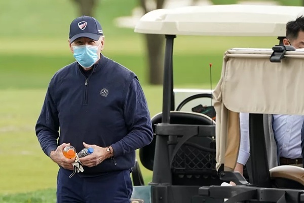 Ông Joe Biden lần đầu tiên đi chơi golf trên cương vị Tổng thống Mỹ