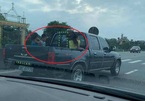 Truy tìm tài xế xe bán tải chở 3 cháu bé ngồi thùng sau, phóng như bay trên quốc lộ