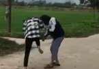 Phẫn nộ trước clip nữ sinh Ninh Bình đánh nhau trong tiếng cổ vũ lột đồ